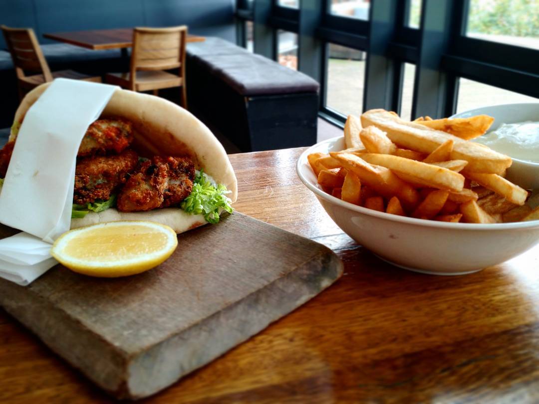 Come in out of the cold and warm up with a beautiful deep fried oyster po’boy flat bread sandwich with tartare, lettuce and hot sauce. A bowl of chips with our house made aioli also makes a great accompaniment 
Photo: @_tomsandy #tasmania #tasfoodie #oysters #great food #autumn #woodbridge