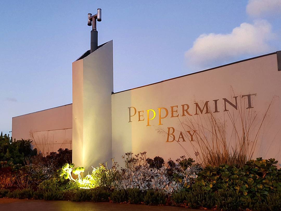 Come down and visit us for an evening meal or just a drink!
Photo: @_tomsandy #tasmania #australia #woodbridge #peppermintbay #lights #nightshot #architecture