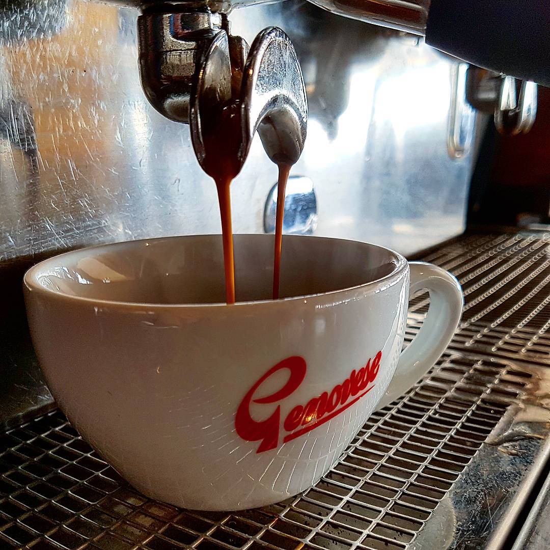 Nothing beats that smell ?: @_tomsandy #coffee #fresh #cafe #doubleshot #espresso #morning #genovese #peppermintbay