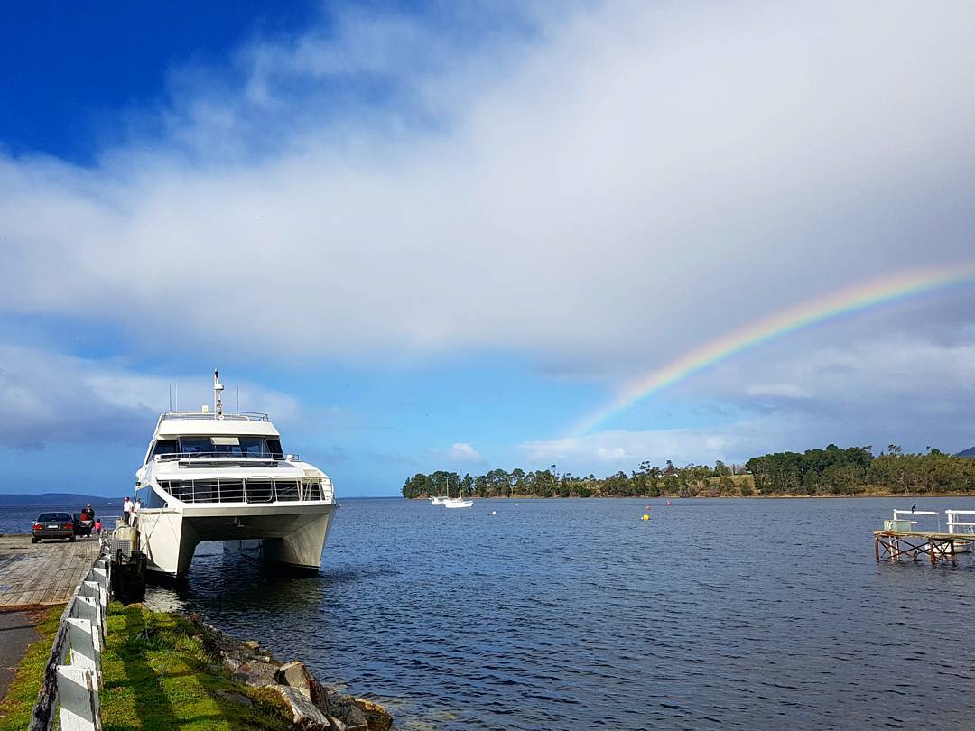 The Peppermint Bay Cruise is back up and running for the season! For availability and bookings check out www.peppermintbay.com.au
?: @_tomsandy #woodbridge #peppermintbay #peppermintbaycruise #boat #rainbow #hobartandbeyond #tourismtasmania #thisistassie