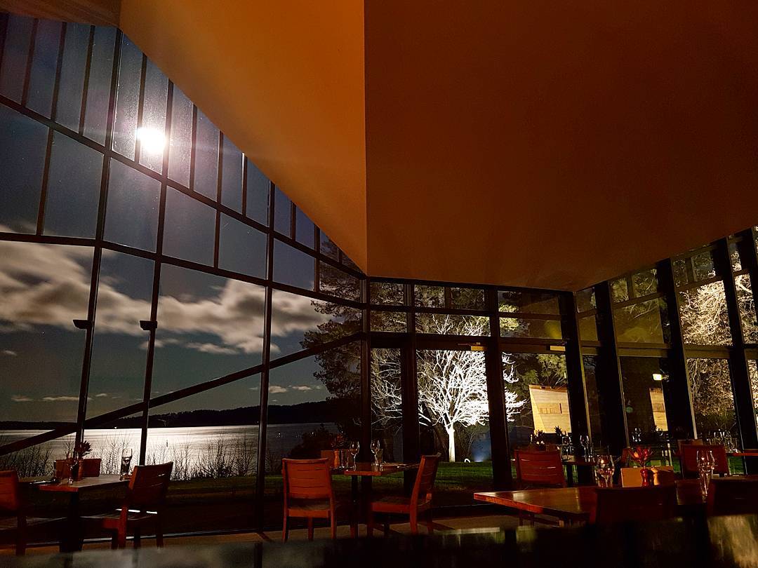 The evening view. ?: @_tomsandy #woodbridge #peppermintbay #moonlight #bar #hobartandbeyond #architecture