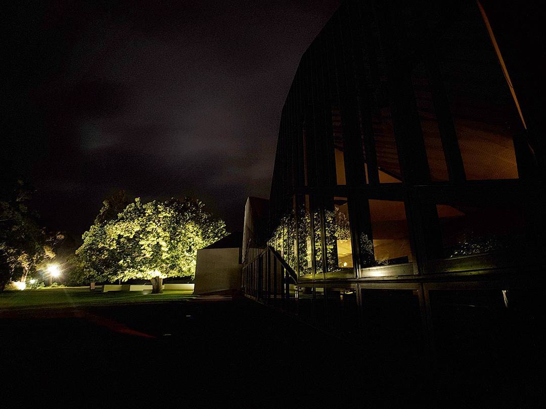 Evening reflections ?: @sandy_mckay92 #tasmania #woodbridge #peppermintbay #reflections #architecture #glass