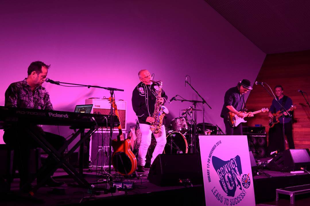 The Black Sorrows rocking the house at tonight’s function. ?: @sandy_mckay92 #theblacksorrows #peppermintbay #functions #events #woodbridge #livemusic #lighting #tasmania