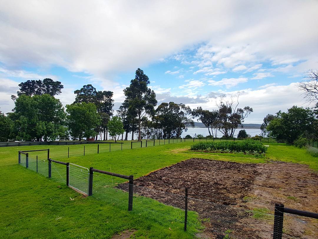 The newly istalled fencing for what will be our new “mega” garden. We’re all super excited about all of the fresh produce we will be able to grow for both Peppermint Bay and our sister restaurant @franklinhobart ?:@sandy_mckay92 #garden #produce #tasmania #woodbridge #peppermintbay #franklin #homegrown