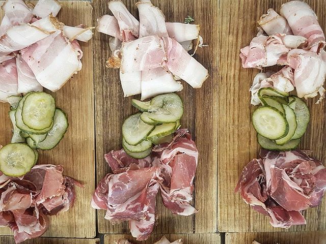 Things are just better when they are house made. House cured meats and pickles #peppermintbayhotel #woodbridge #tasmania #tasfoodie #housemade #pickle #chacuterie #tasmanianproduce #localproduce #delicious