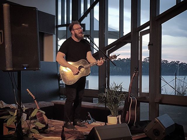 We Love hosting live music like we did with our friend @benottewell here. Join us for our next awesome arvo of good food, music and drink featuring @justintearle , @joshuahedley and @freyajosephinehollick. Tickets now available at oztix. #peppermintbayhotel #woodbridge #tasmania #livemusic