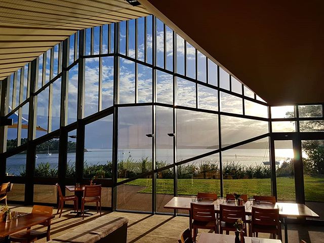 Now there’s a view to dine to. #view #peppermintbayhotel #peppermintbaycruise #tasmaniagram #architecture #woodbridge #tasmania