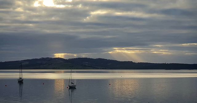 Bruny Island soaking up a few rogue sun beams this morning #brunyisland #peppermintbay #woodbridge #tasmania #tasmaniagram #southerntrovetasmania #morning